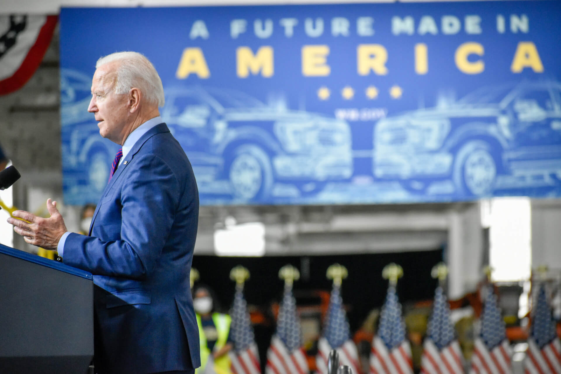 President Joe Biden's Visit to Michigan to Meet with UAW Members: Pro-Union Record and Economic Vision - Archyde