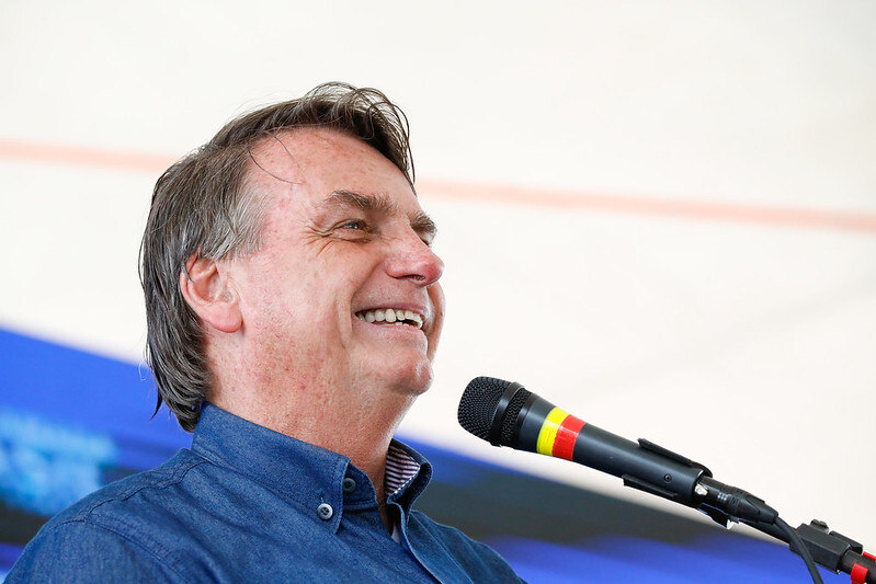 Bolsonaro undergoes exams, and medical team discusses performing new surgery on his abdomen