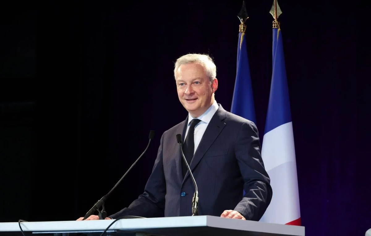 Bruno Le Maire gets younger and wears leather to praise artificial intelligence
