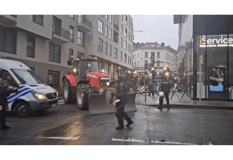 Farmers clash with police in Brussels
 – 2024-02-29 13:29:29