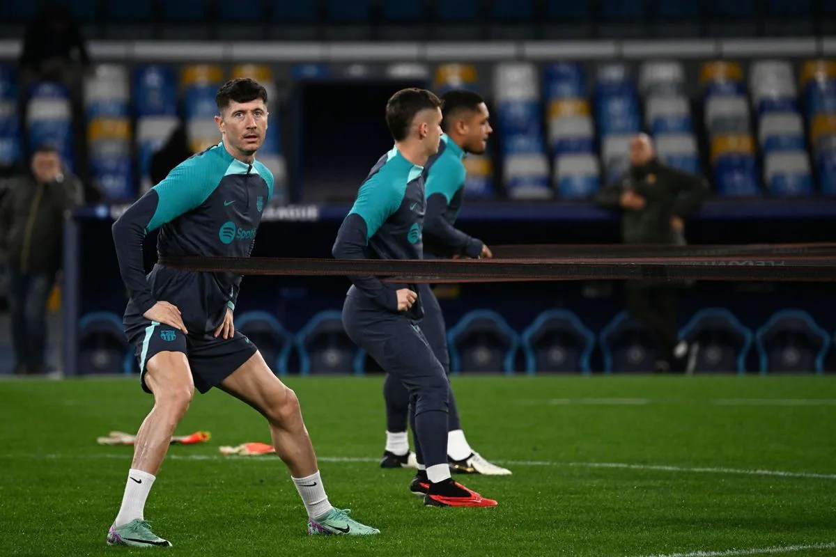 Frenkie de Jong Chasing a Goal with Barcelona: Live Updates from Champions League Round of 16