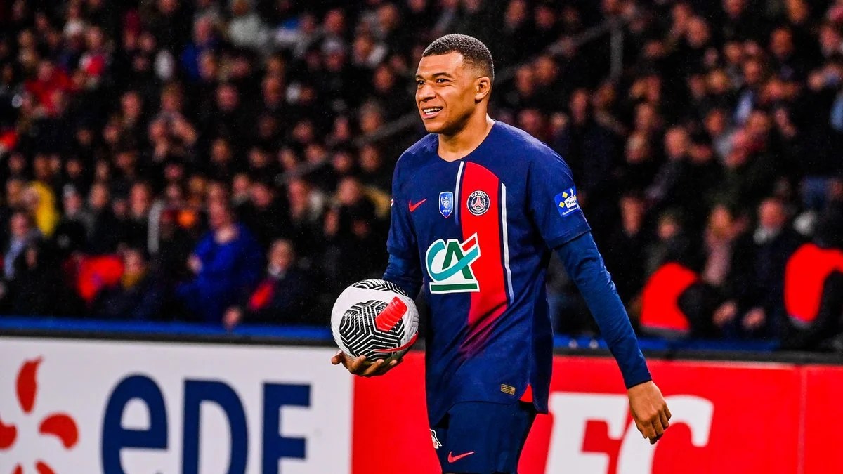 Real Madrid Transfer News: Mbappé, Yoro, and Davies – Latest Updates and Rumors