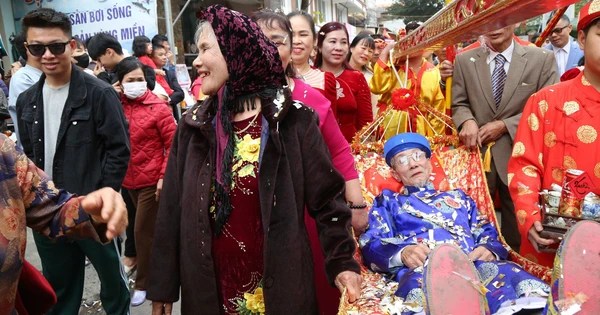 The unique procession of Mr. Thuong during the Tien Cong festival in Quang Ninh