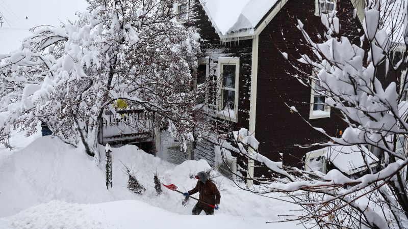 Northern California Hit by Blizzard Conditions: Heavy Snowfall and Damaging Winds - Archyde