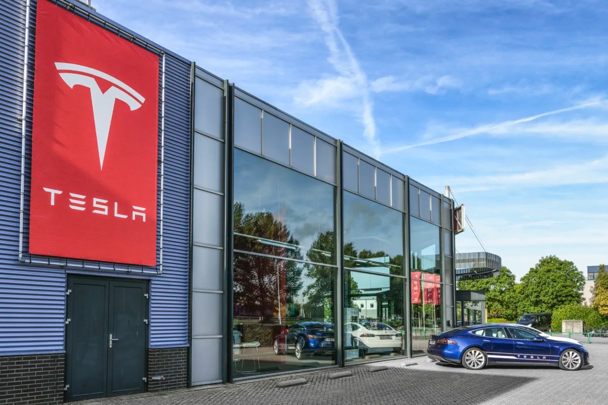 Tesla’s Gigafactory Near Berlin Halts Production Due to Suspected Arson: Hundreds of Millions in Losses Expected