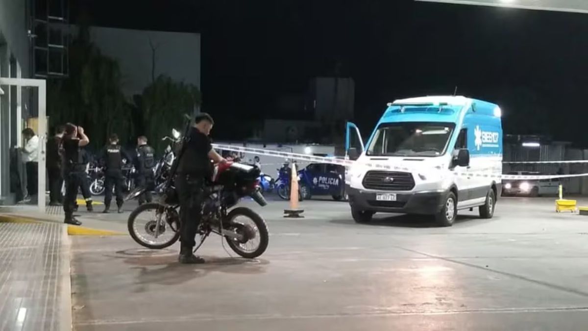 Wave of Violence in Rosario: Young Beach Attendant Murdered at Gas Station with Message Against Governor - Shocking Threats and Intimidation Rising - Archyde