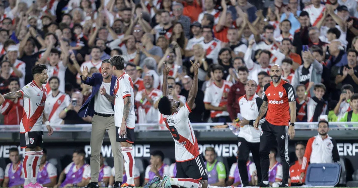 With two goals from Borja, River Plate beat Independiente Rivadavia 2-0 and regained leadership of its League Cup zone