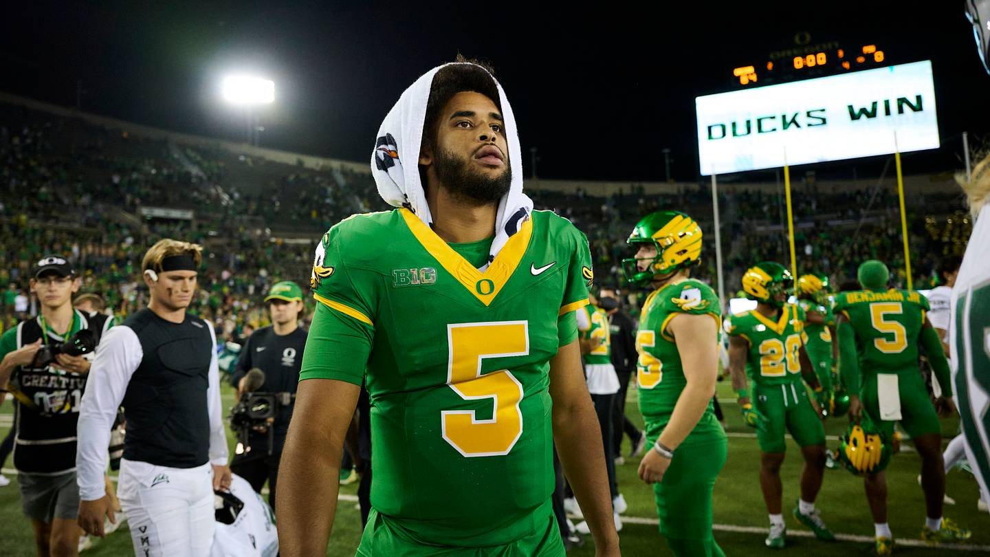 No. 20 Oregon Defeats No. 12 USC 41-27 in Week 4 Big Ten Matchup