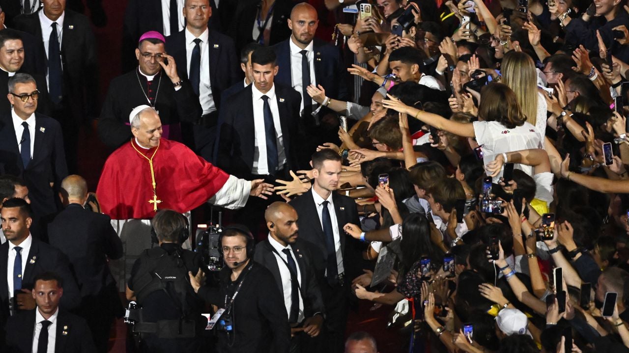 Pope Leo XIV Greets 80,000 Young Catholics at Stade de France