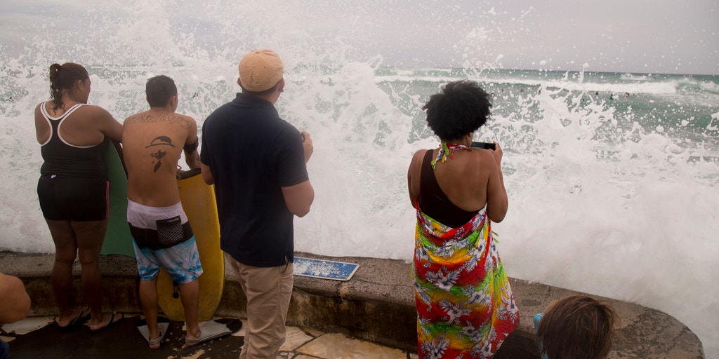 Hurricane Lowell Triggers Warnings for Kauai and Niihau as Storm Nears Hawaii