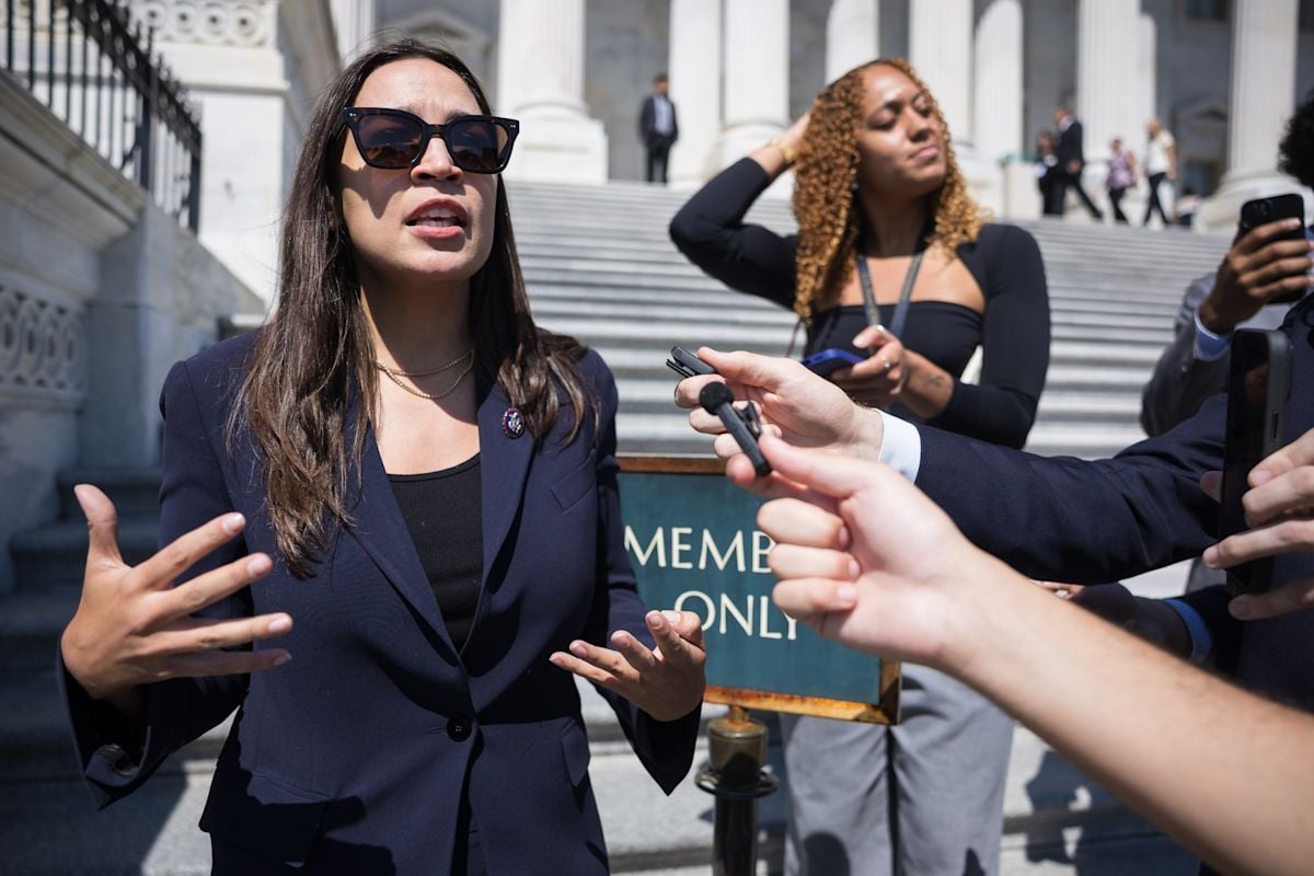 Alexandria Ocasio-Cortez Renews Democratic Socialists of America Membership