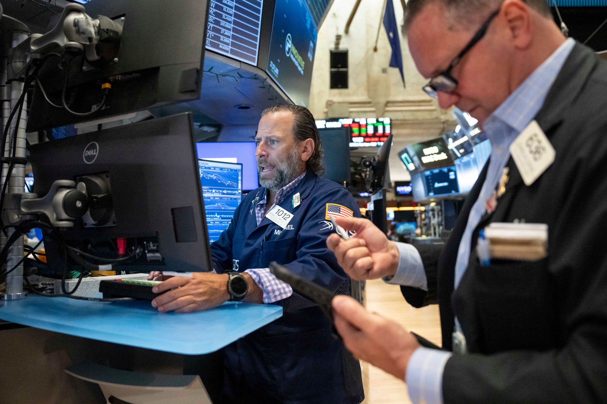 S&P 500 Rises 1.1% as AI Stocks Surge and Bond Yields Retreat